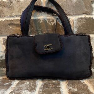 CHANEL NAVY/BLACK SUEDE MOUTON TOTE BAG